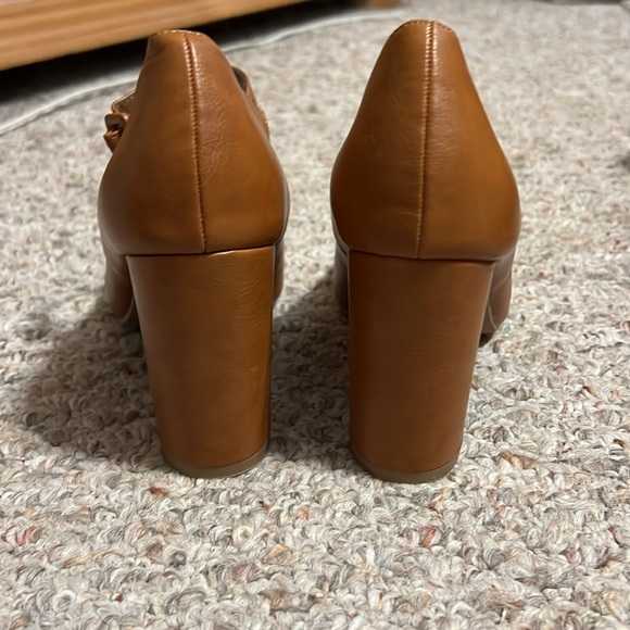 Mary Jane Style Block Pump - Picture 4 of 8